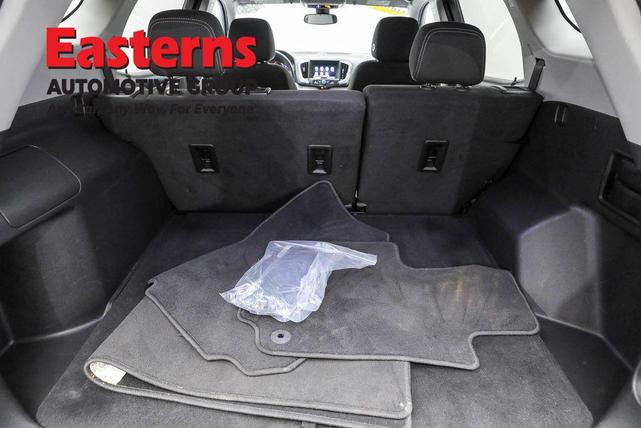 Photo of 2023 Summit White GMC Terrain