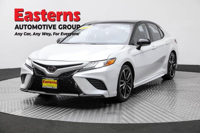 Photo of 2019 Wind Chill Pearl/Midnight Black Metallic Toyota Camry