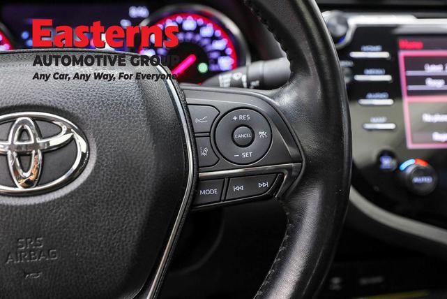 Photo of 2019 Wind Chill Pearl/Midnight Black Metallic Toyota Camry