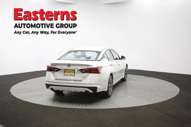 Photo of 2022 Pearl White Tricoat Nissan Altima