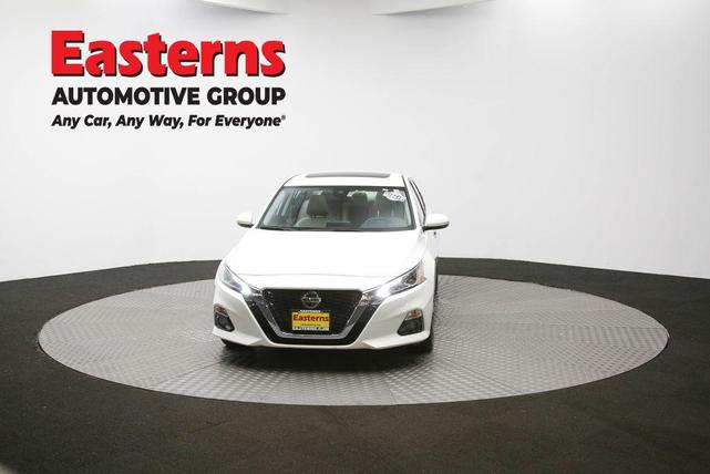 Photo of 2022 Pearl White Tricoat Nissan Altima
