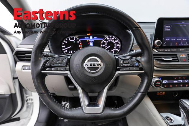 Photo of 2022 Pearl White Tricoat Nissan Altima