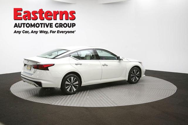 Photo of 2022 Pearl White Tricoat Nissan Altima