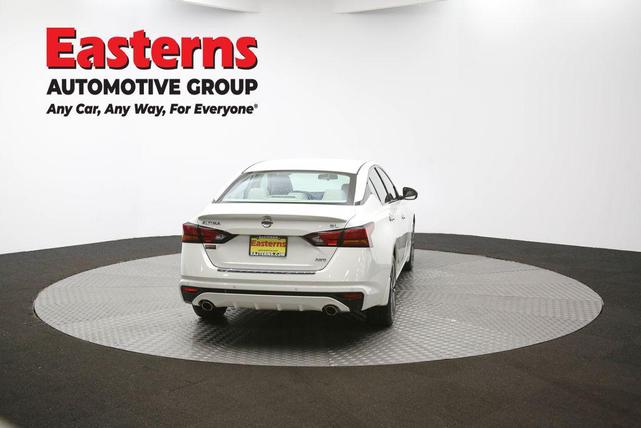 Photo of 2022 Pearl White Tricoat Nissan Altima