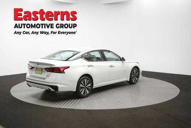 Photo of 2022 Pearl White Tricoat Nissan Altima
