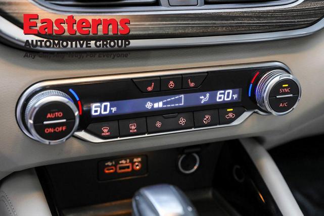 Photo of 2022 Pearl White Tricoat Nissan Altima