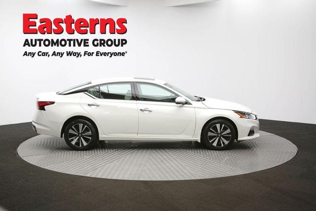 Photo of 2022 Pearl White Tricoat Nissan Altima