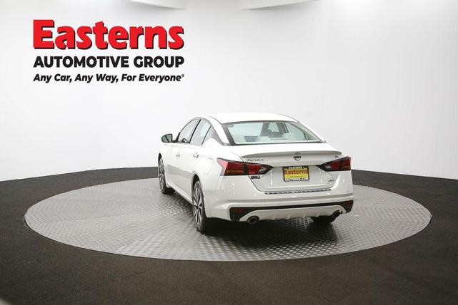 Photo of 2022 Pearl White Tricoat Nissan Altima