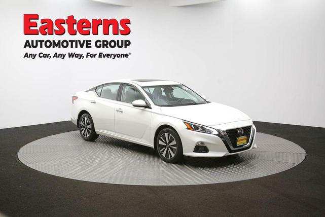 Photo of 2022 Pearl White Tricoat Nissan Altima