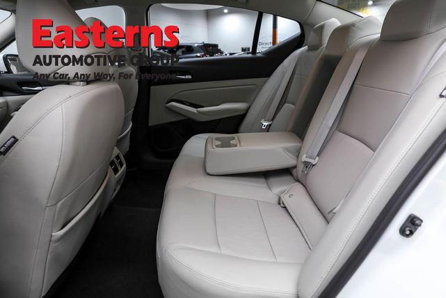 Photo of 2022 Pearl White Tricoat Nissan Altima