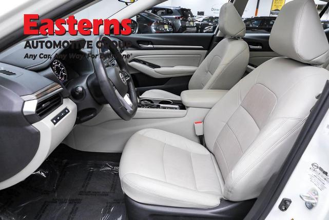 Photo of 2022 Pearl White Tricoat Nissan Altima