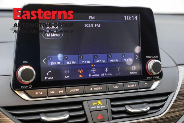 Photo of 2022 Pearl White Tricoat Nissan Altima