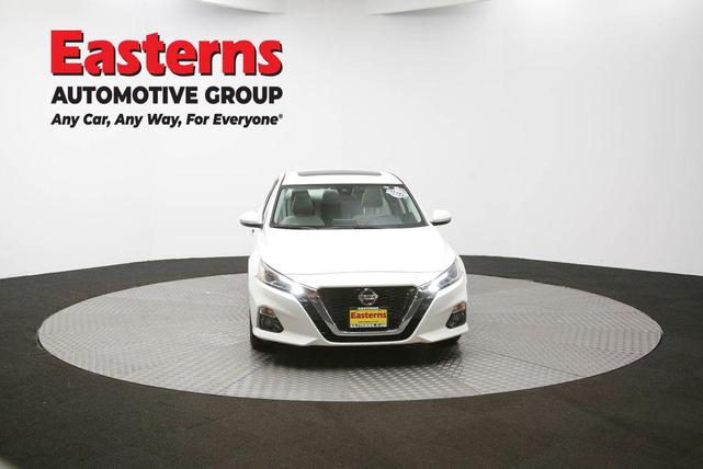 Photo of 2022 Pearl White Tricoat Nissan Altima