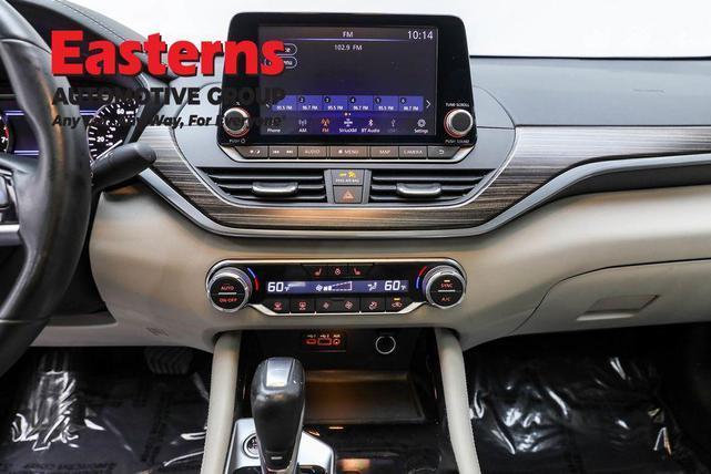 Photo of 2022 Pearl White Tricoat Nissan Altima