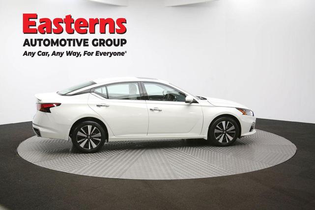 Photo of 2022 Pearl White Tricoat Nissan Altima
