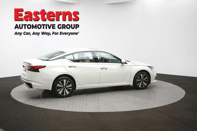 Photo of 2022 Pearl White Tricoat Nissan Altima