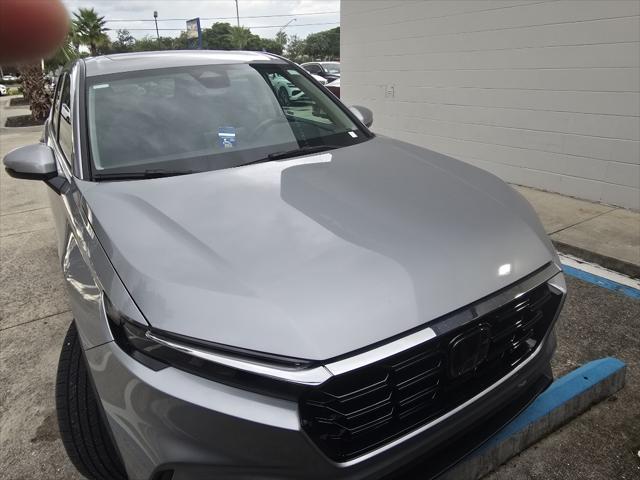 Photo of 2023 Lunar Silver Metallic Honda CR-V