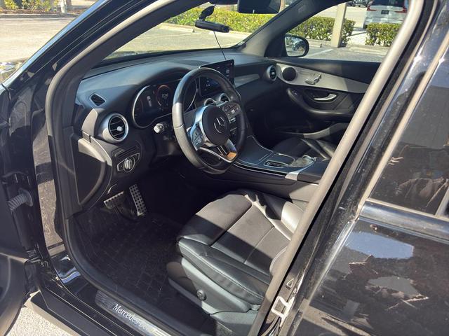 Photo of 2022 Black Mercedes-Benz GLC 300