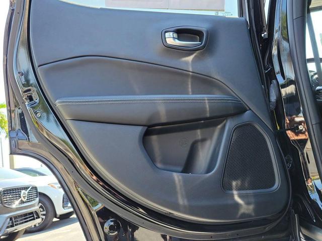 Photo of 2021 Diamond Black Crystal Pearlcoat Jeep Compass