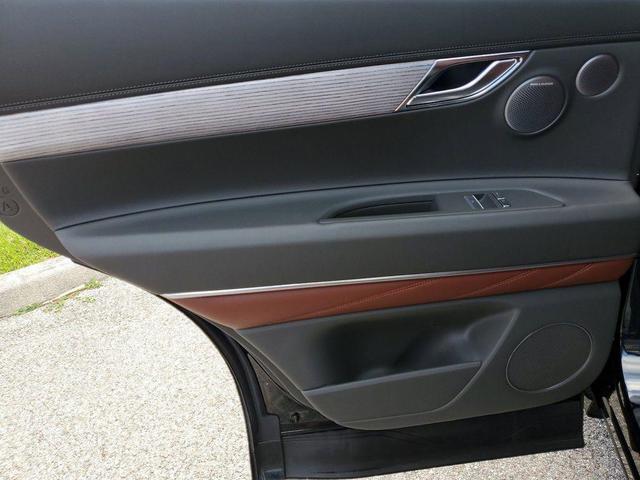 Photo of 2025 Vik Black Genesis GV80