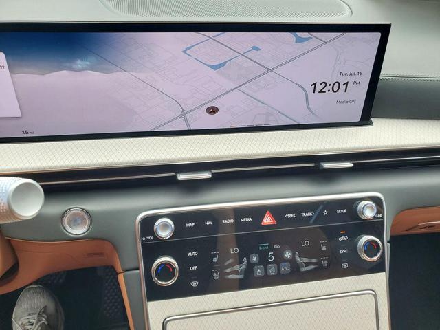 Photo of 2025 Uyuni White Genesis GV80