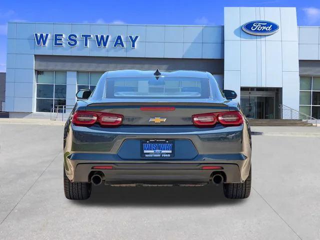 Photo of 2021 Shadow Gray Metallic Chevrolet Camaro