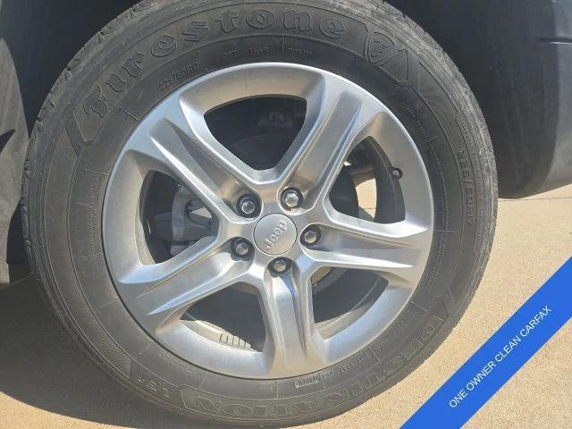 Photo of 2024 Bright White Jeep Compass