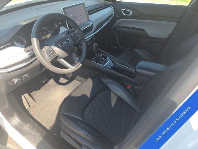 Photo of 2024 Bright White Jeep Compass