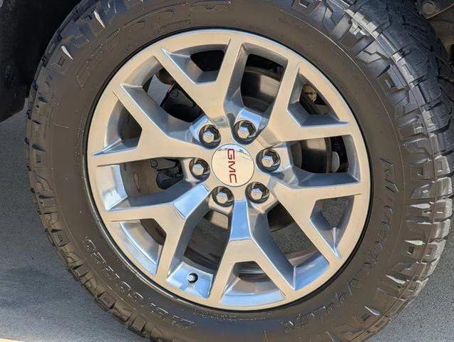 Photo of 2018 White Frost Tricoat GMC Sierra 1500