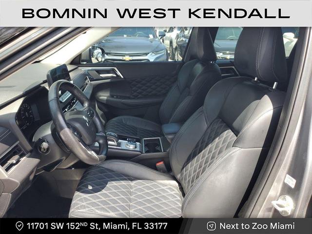 Photo of 2022 Mercury Gray Metallic Mitsubishi Outlander