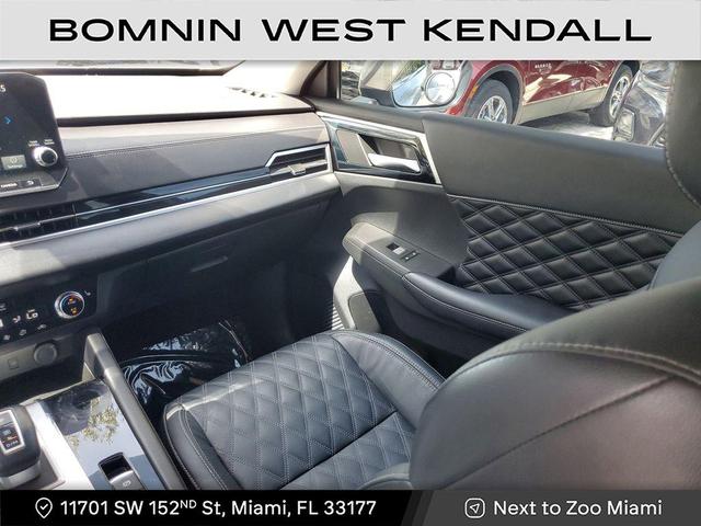 Photo of 2022 Mercury Gray Metallic Mitsubishi Outlander