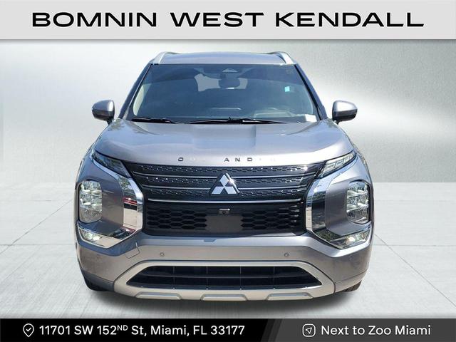Photo of 2022 Mercury Gray Metallic Mitsubishi Outlander
