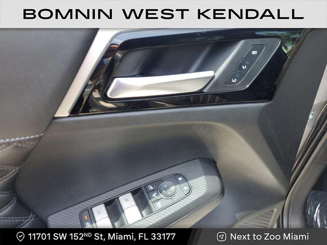 Photo of 2022 Mercury Gray Metallic Mitsubishi Outlander