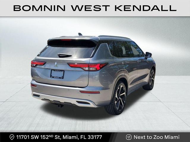 Photo of 2022 Mercury Gray Metallic Mitsubishi Outlander