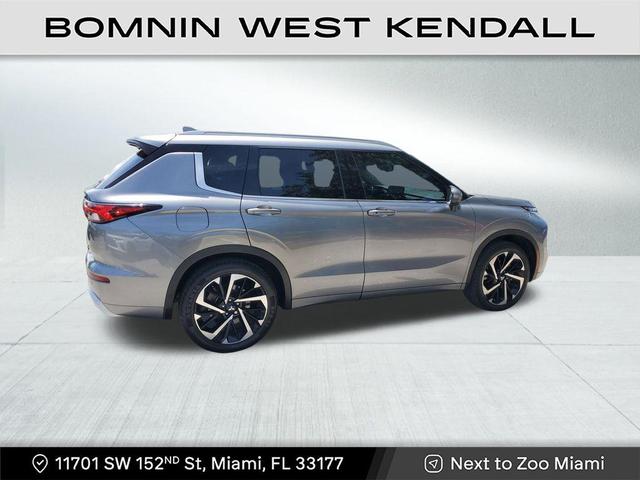 Photo of 2022 Mercury Gray Metallic Mitsubishi Outlander