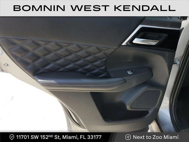 Photo of 2022 Mercury Gray Metallic Mitsubishi Outlander