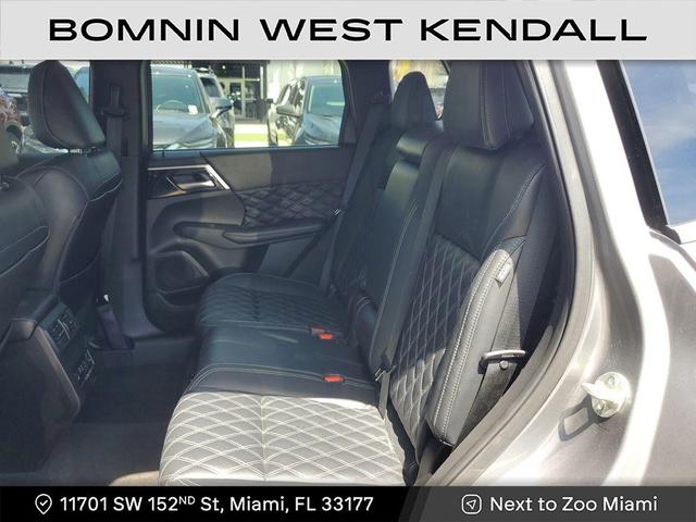 Photo of 2022 Mercury Gray Metallic Mitsubishi Outlander