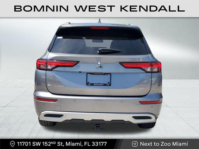 Photo of 2022 Mercury Gray Metallic Mitsubishi Outlander