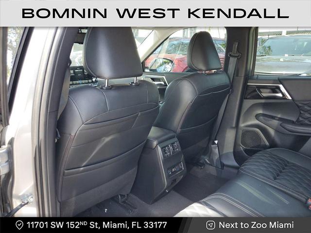 Photo of 2022 Mercury Gray Metallic Mitsubishi Outlander