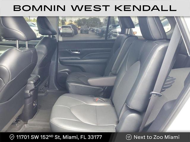 Photo of 2024 White Toyota Grand Highlander Hybrid