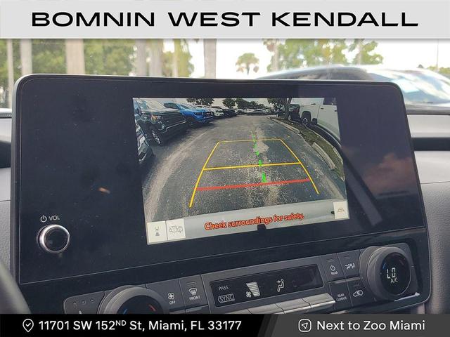 Photo of 2024 White Toyota Grand Highlander Hybrid