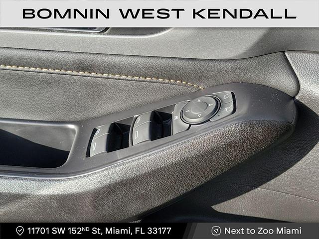Photo of 2021 Mosaic Black Metallic Chevrolet Traverse