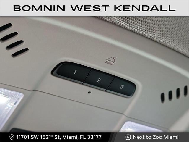 Photo of 2021 Mosaic Black Metallic Chevrolet Traverse