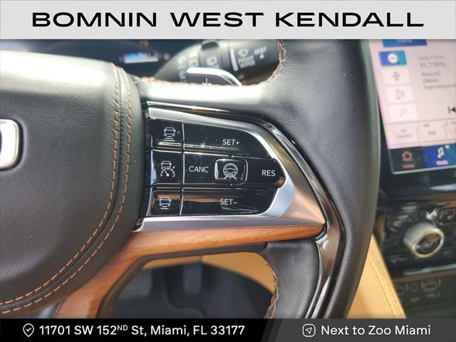 Photo of 2023 Diamond Black Crystal Pearlcoat Jeep Grand Cherokee