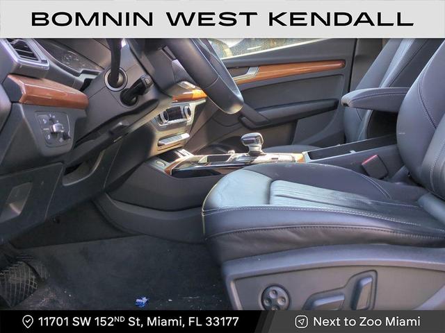 Photo of 2023 Gray Audi Q5