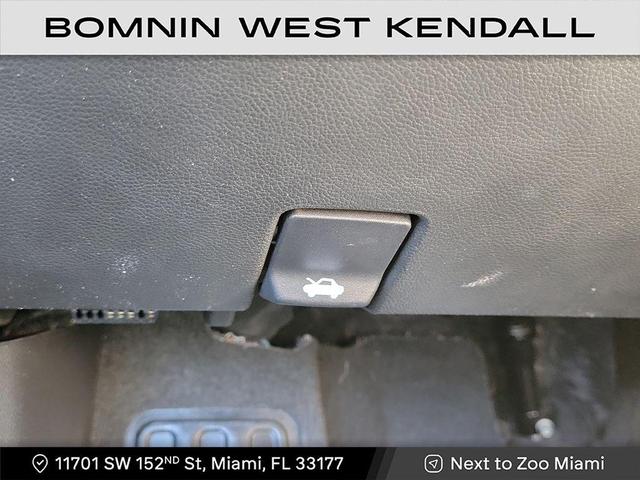 Photo of 2022 Northsky Blue Metallic Chevrolet Traverse