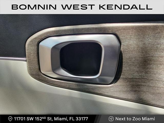 Photo of 2022 Passion Red Tintcoat Kia Sorento