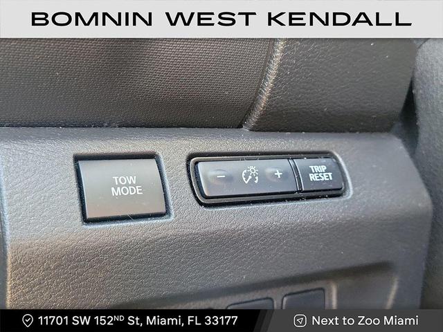 Photo of 2022 Glacier White Nissan Frontier