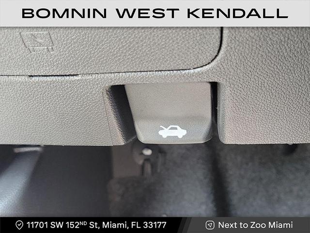 Photo of 2025 Summit White Chevrolet Trax