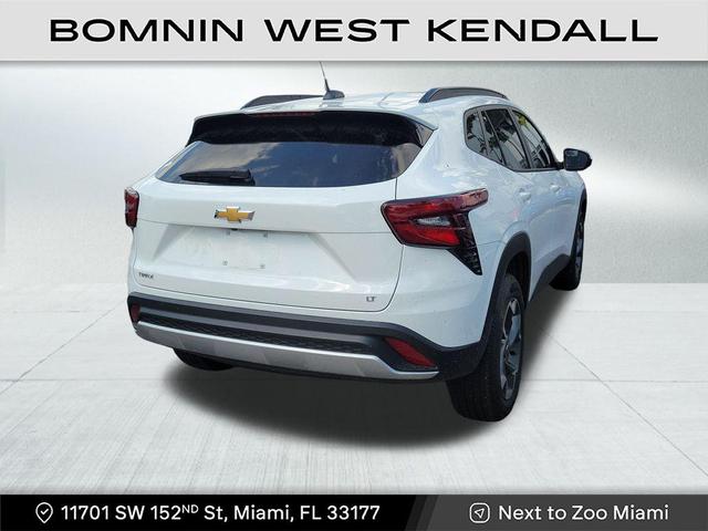 Photo of 2025 Summit White Chevrolet Trax